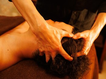 ロパナジャパン(ROPANA JAPAN)の写真/【インド式ヘッドスパ】極上ヘッドスパで癒されながら全身を徹底ケア。本場インドのオイルで免疫力や代謝UP