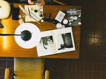 ブリコ(Brico)の雰囲気（店内はこだわりのビンテージ家具で雰囲気あるくつろげる空間）