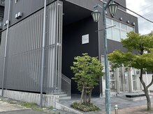 ビーアヴニール(B.Avenir)/黒いビル２階です