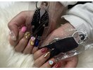 カラフルイニシャルネイル