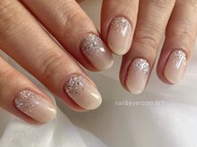 アイヴィー(IVY)/ホリデー/ミラーネイル/乳白色