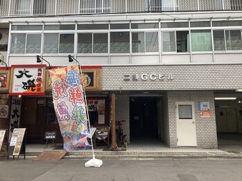 サントーシャ(Santosha)/ビル1階の大磯さんが目印です。