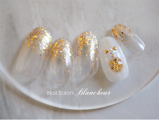 2025年冬】ゴールド クリスマスのネイルデザイン集｜人気順  