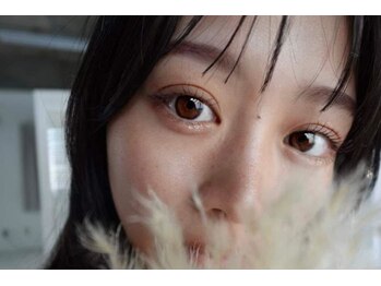 ロレインブロウ 住道店の写真/やり過ぎず透明感や抜け感を施し、貴方の持つ素材を生かした目元になれる眉毛パーマ×パリジェンヌラッシュ