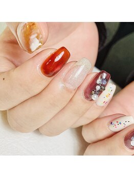 モーヴ(mauve b+)の写真/指先のオシャレにこだわる方に♪ニュアンスネイルに定評有◎デザインに迷う方もお気軽にご相談ください♪