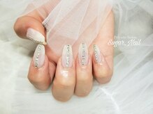 シュガーネイル(sugar nail)/ふわふわな白にラインストーン