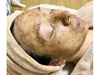 アロマエステサロン エッセンス/最近人気の漢方ハーブピーリング