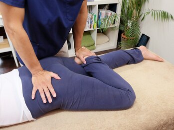 いまい整体院/施術シーン【6】