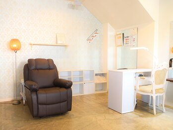 イーネイル(e-NAIL)/半個室で施術致します。