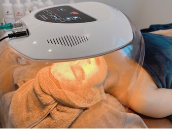 サロン ド ノイエ(Salon de Neue)の写真/ただの「白い肌」ではなく、内側から発光する自然な美白を実現。毛穴の黒ずみ改善にも◎自信の持てる肌へ。