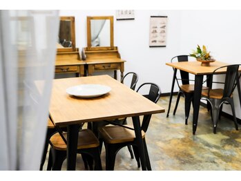 モモ 茨木店(momo)/大人気姉妹店 JILL EYES/Olivia
