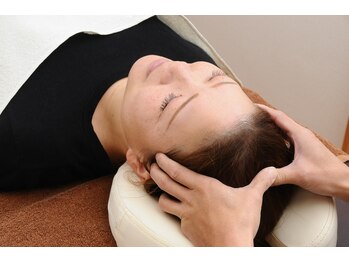 整体屋神崎/頭や目の周りも一緒に施術！