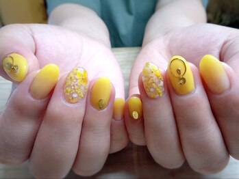 アミュリー ネイル アトリエ(Amury nail atelier)/押し花 スタッズ ビタミン 大人