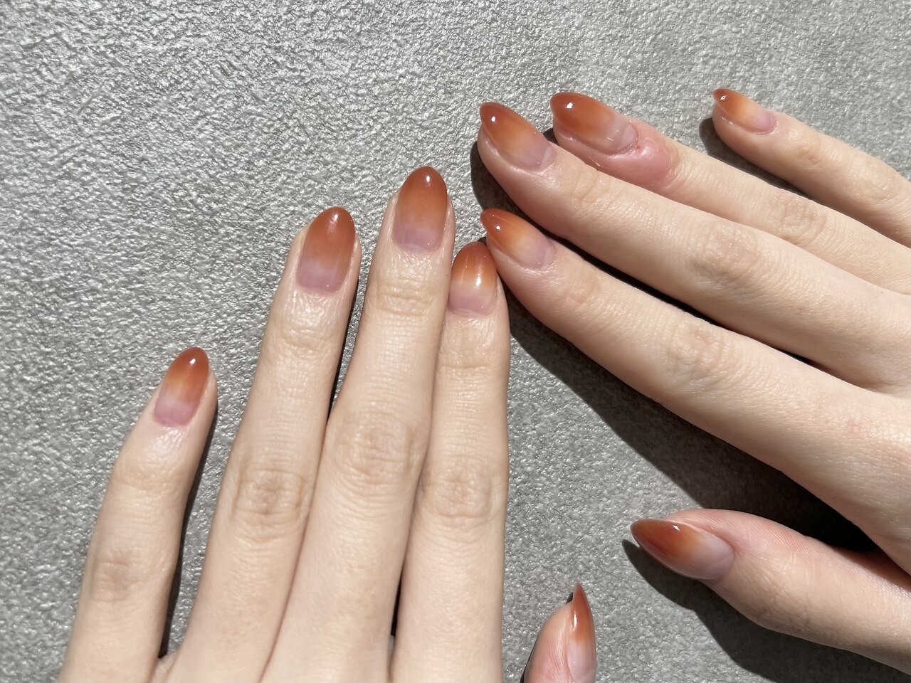 2026年冬トレンド】オレンジブラウン ハンドのネイルデザイン集｜人気