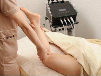 ボディデザインホームクレアフェリーチェ 神戸(Body design home Crea felice)の写真/冷え・むくみを解消し美脚になる冬のケア◇疲れも取れ軽やかに【マシン×リンパマッサージ痩身100分¥9180】