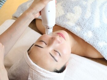 マドモアゼル 麻布十番の写真/《小顔×韓国肌管理》小顔効果実感★自然な小顔、韓国の最新技術小顔マッサージで顔のむくみスッキリ★