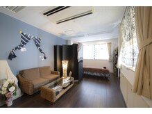 ラウ(Laut)/日当たりのいいサロン内♪