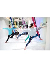 スタジオエフ(studio F)&nbsp;エアリアル ヨガ