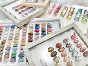 サロン ウィング(Salon W-ing)の写真/フィルイン対応!カラー800色&マグネット250色以上、ちゅるんとツヤのある上品仕上げが得意♪パラジェル導入