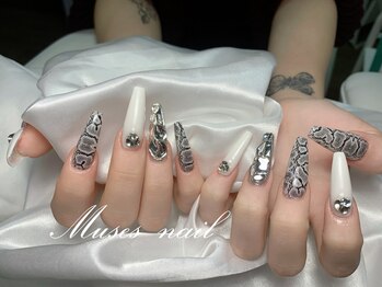 ミューズ(MUSES)/蛇柄デザインネイル