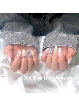 エヌエービー(N.A.B.)/白グラデーションネイル