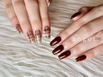 アンガット(angot.)/オータムアシメチェックネイル
