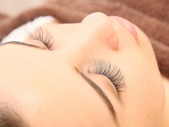 ハニービー(Honey B)/ボリューミーな目元♪