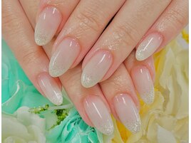 （岡田）白グラデーションネイル