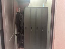 ゴクラクジム(GOKURAKUGYM)の雰囲気（更衣室・ロッカールームウェア貸し出しあり♪）