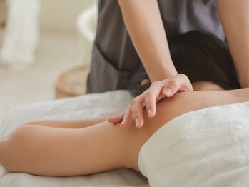 Makana herbs吉祥寺【アロマオイルマッサージ/ドライヘッドスパ/足湯デトックス】の写真/整体×ヘッド×アロマの相乗効果◎隠れ家個室サロンで、頑固な首肩こりや全身の蓄積疲労を根本から改善!