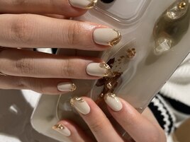 ゴールドビジューネイル