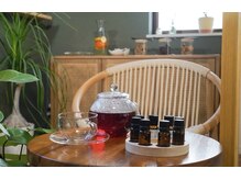 お好きなドライフルーツとハーブティーをお召し上がりください