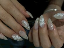 ネイルアヴァンス 京橋店(Nail AVANCE.)/ホワイト×シンプルお花ネイル