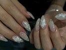 ホワイト×シンプルお花ネイル