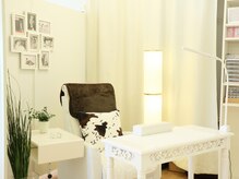 ヘアーアンドビューティー ルーツ(#roots)/1　ネイル施術ルーム