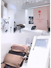 ポアレスラボ 新宿マルイ本館店/店内は明るく清潔感のある空間