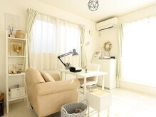 ミニョン(mignon.)の雰囲気（白を基調にした、落ち着きと清潔感のあるサロン空間です）