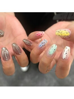 シー(SHE)/ちぐはぐネイル