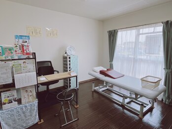 経絡鍼灸院 野村/受付・施術ベッド