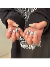 アモ(Amo)/キラキラワンホン風ネイル