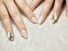 ネイルアイサロンアンドスクール リッカ(Lycka)/ジュエリーネイル/パール/白