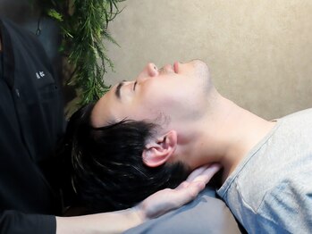リョクワ 東日本橋店(ryokuwa)の写真/【23:00迄営業】目の疲れや首肩こりでお悩みの方へ！深圧でしっかりほぐす！デスクワークやPC疲れに◎