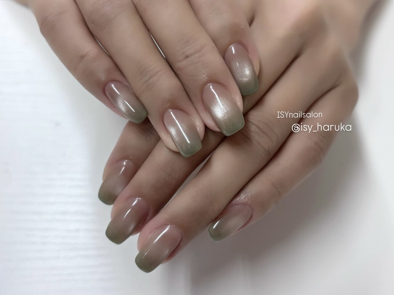 2025年-2026年冬トレンド】グリーン シンプルのネイルデザイン集｜人気