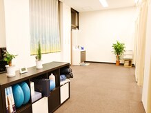 リベルテ/天井の高い店内