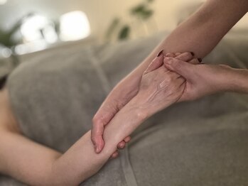 サロンドカラン(Salon de Calin)/腕もしっかりマッサージします