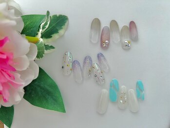 ヴィエント ネイル アイラッシュ サロン(Viento Nail Eyelash Salon)の写真/大人女性の心華やぐ春夏秋冬のトレンドアートが多数!丁寧な施術、モチの良さ好評◎貴女だけの特別な指先を!