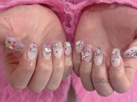 ハートいっぱいビジューネイル