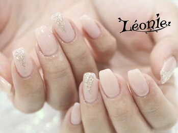 レオニー(Leonie)の写真/美フォルムのシンプルネイルで、指先を美しく。オフィスにぴったりなデザインを多彩にご用意！