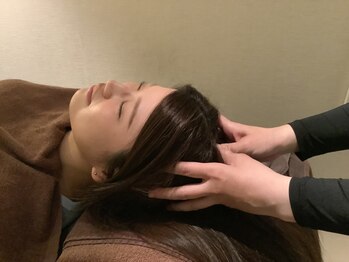 すりーぷ 梅田店の写真/ヘッドスパで首こり肩こりをケア！スマホ疲れや眼精疲労にも◎な癒やしタイムを♪♪