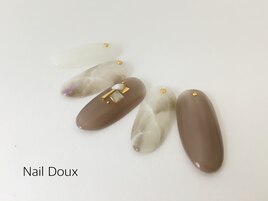 グレージュネイル